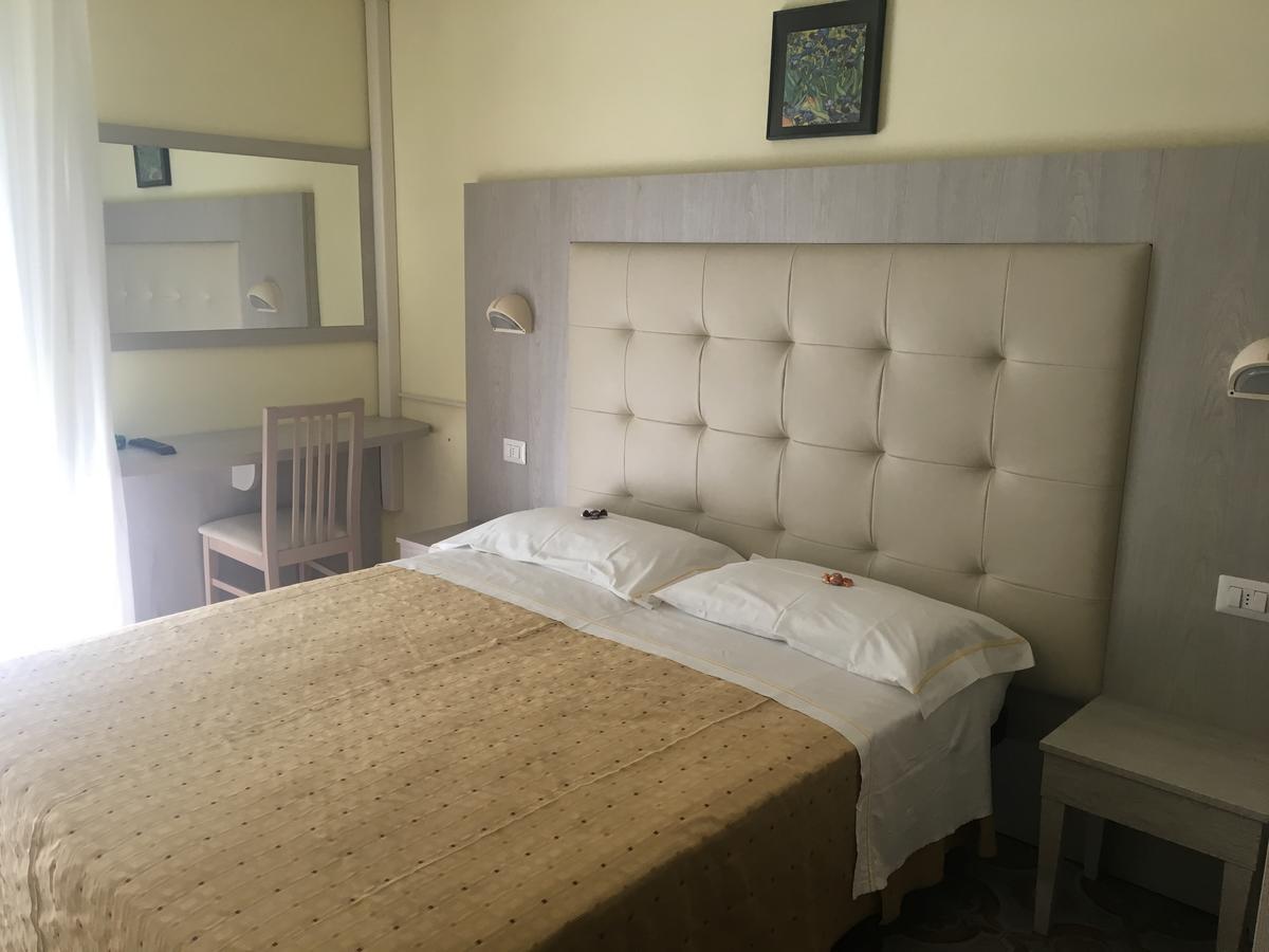 Hotel Laila Cesenatico Exterior photo